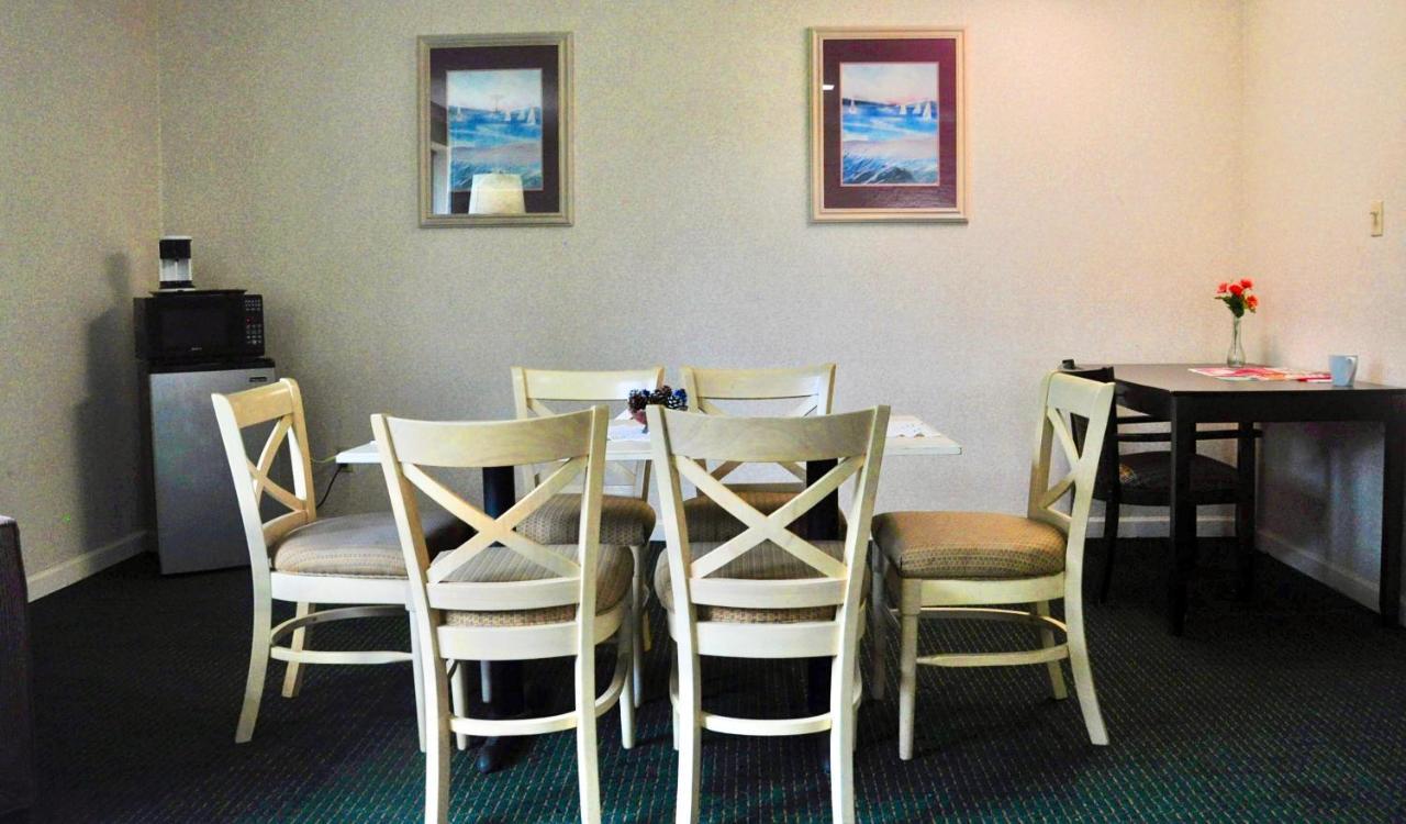 Azalea Inn & Suites Уилмингтън Екстериор снимка