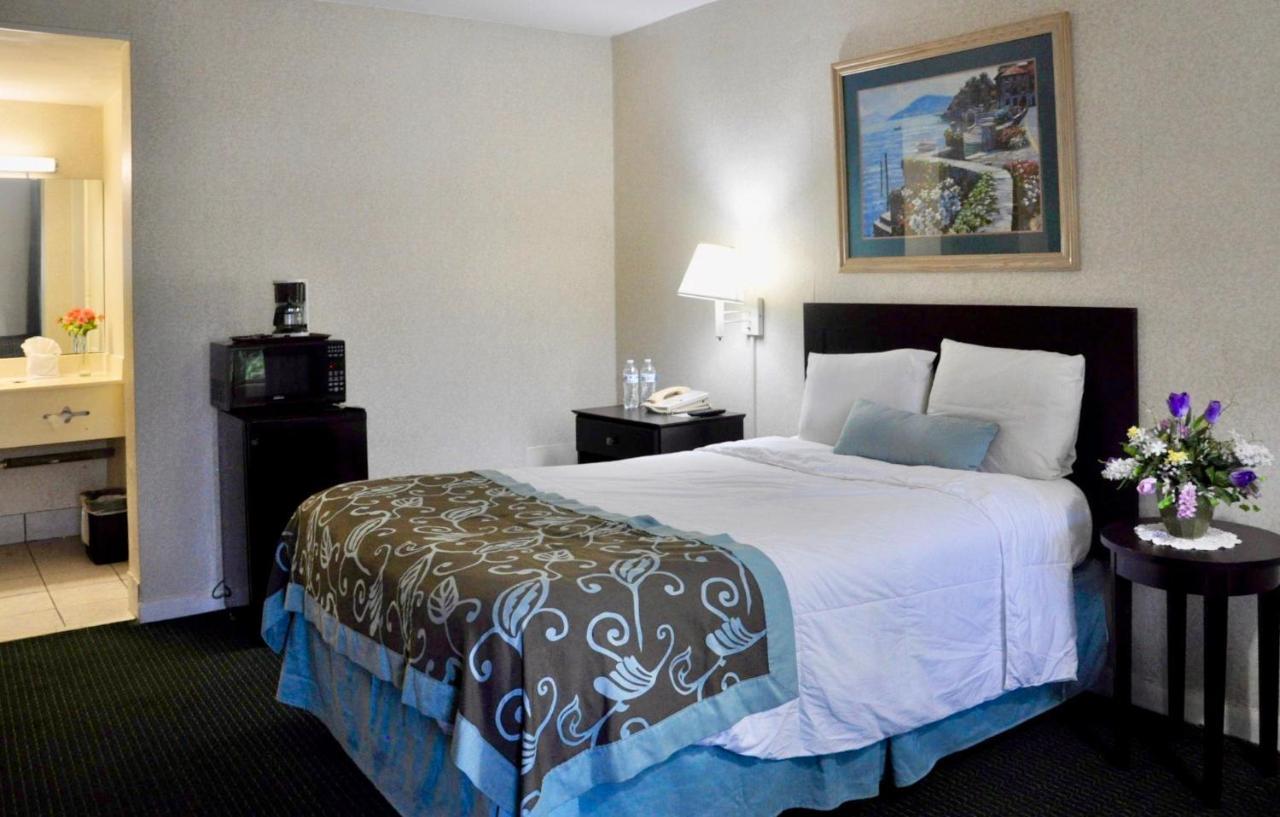 Azalea Inn & Suites Уилмингтън Екстериор снимка