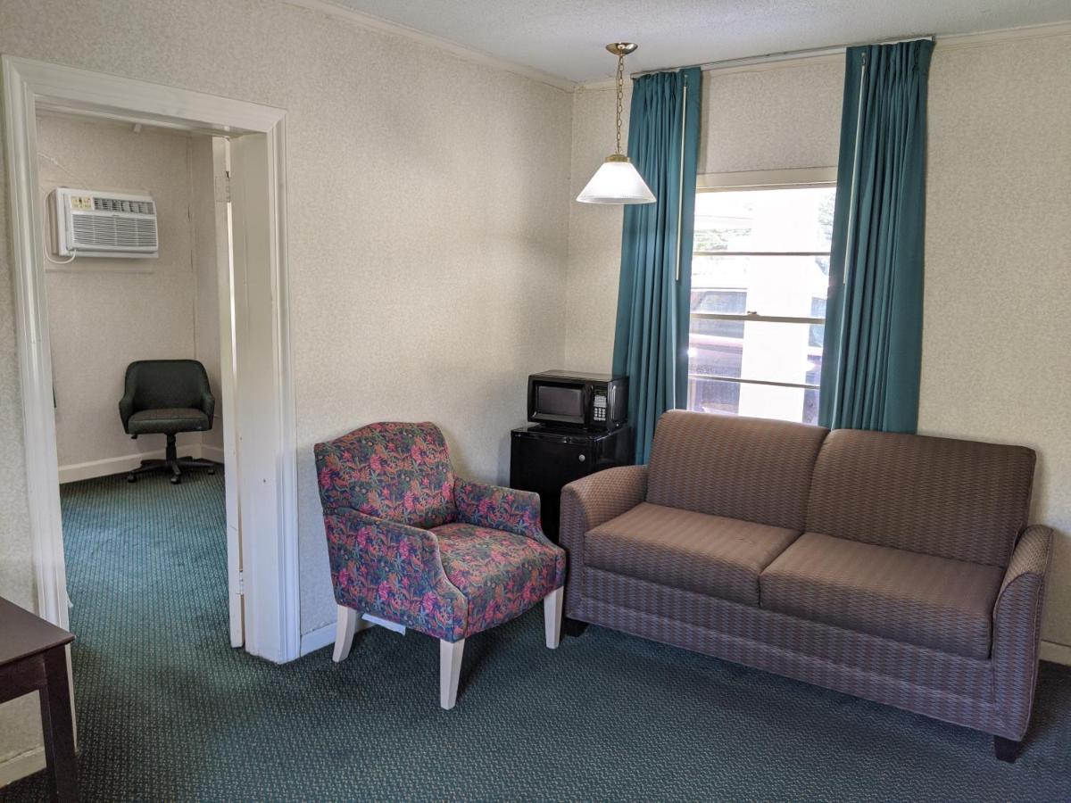 Azalea Inn & Suites Уилмингтън Екстериор снимка