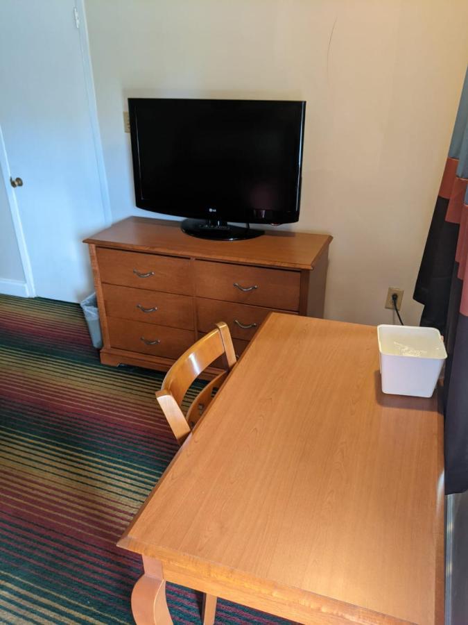 Azalea Inn & Suites Уилмингтън Екстериор снимка